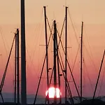 De 50m2 à 2 Pas Du Port Et Plage!