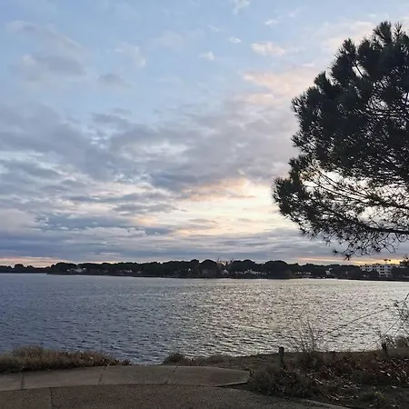 De 50m2 à 2 Pas Du Port Et Plage!