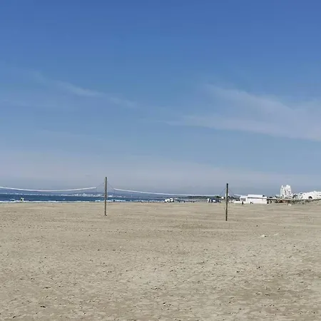 De 50m2 A 2 Pas Du Port Et Plage! *