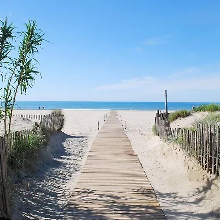 De 50m2 A 2 Pas Du Port Et Plage! شقة *