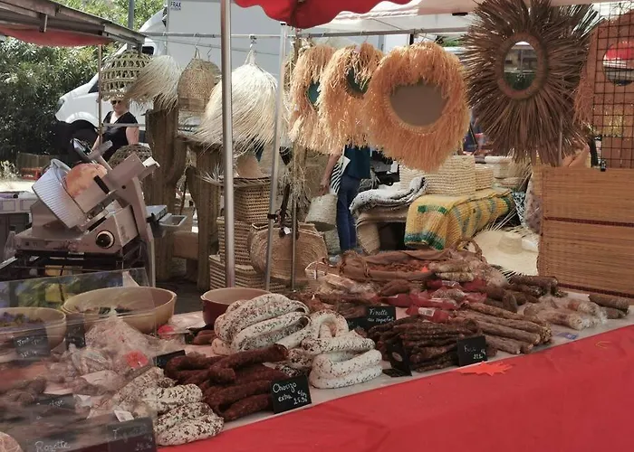 De 50m2 à 2 Pas Du Port Et Plage!